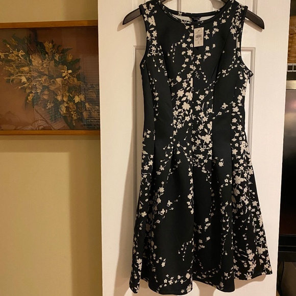 Black Sleeveless Dress with White Floral Design - NEW! - Picture 6 of 6